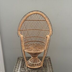 JUST IN Vintage Wicker Peacock Chair Style Plant holder 🌿 Boho Rattan Accent